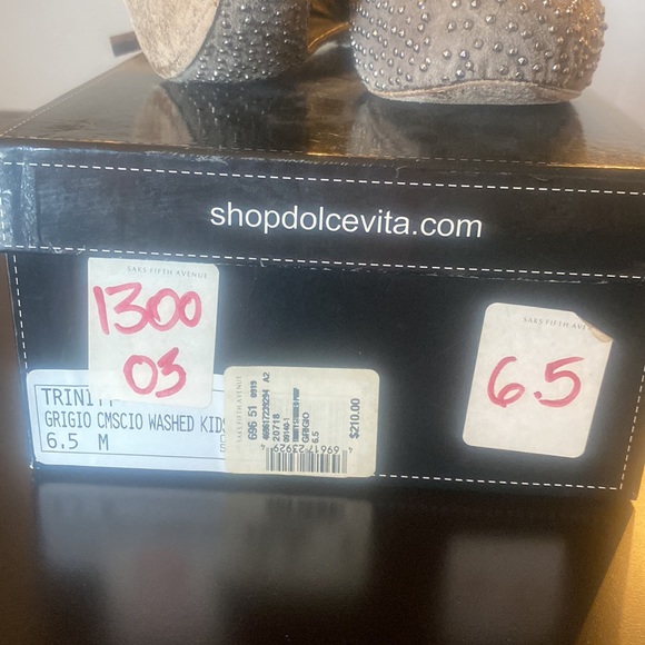 Dolce Vita charcoal grey suede studded pumps w/ hidden inside platform. Size 6.5 - Picture 5 of 5